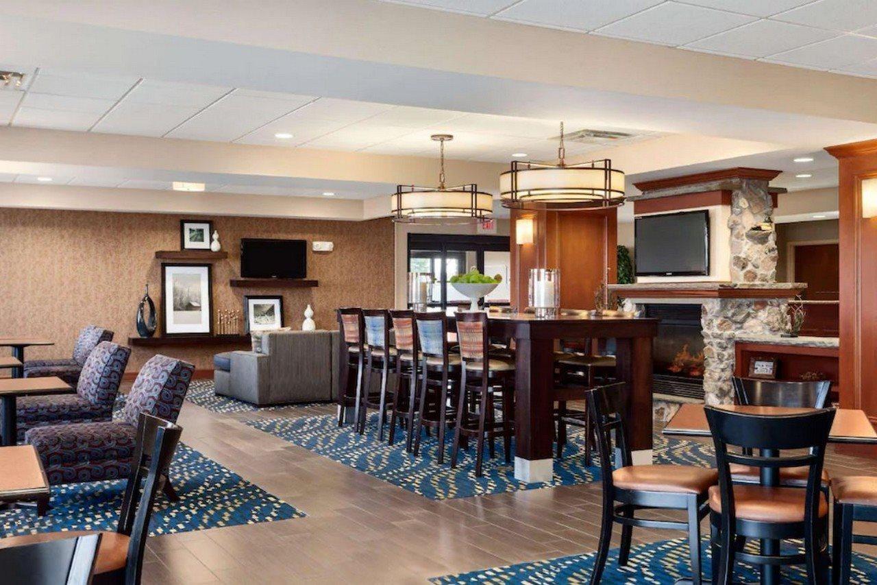 Hampton Inn Watertown Exteriör bild