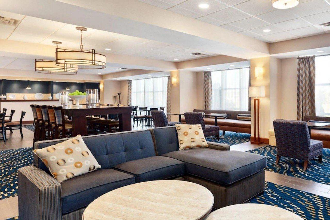 Hampton Inn Watertown Exteriör bild