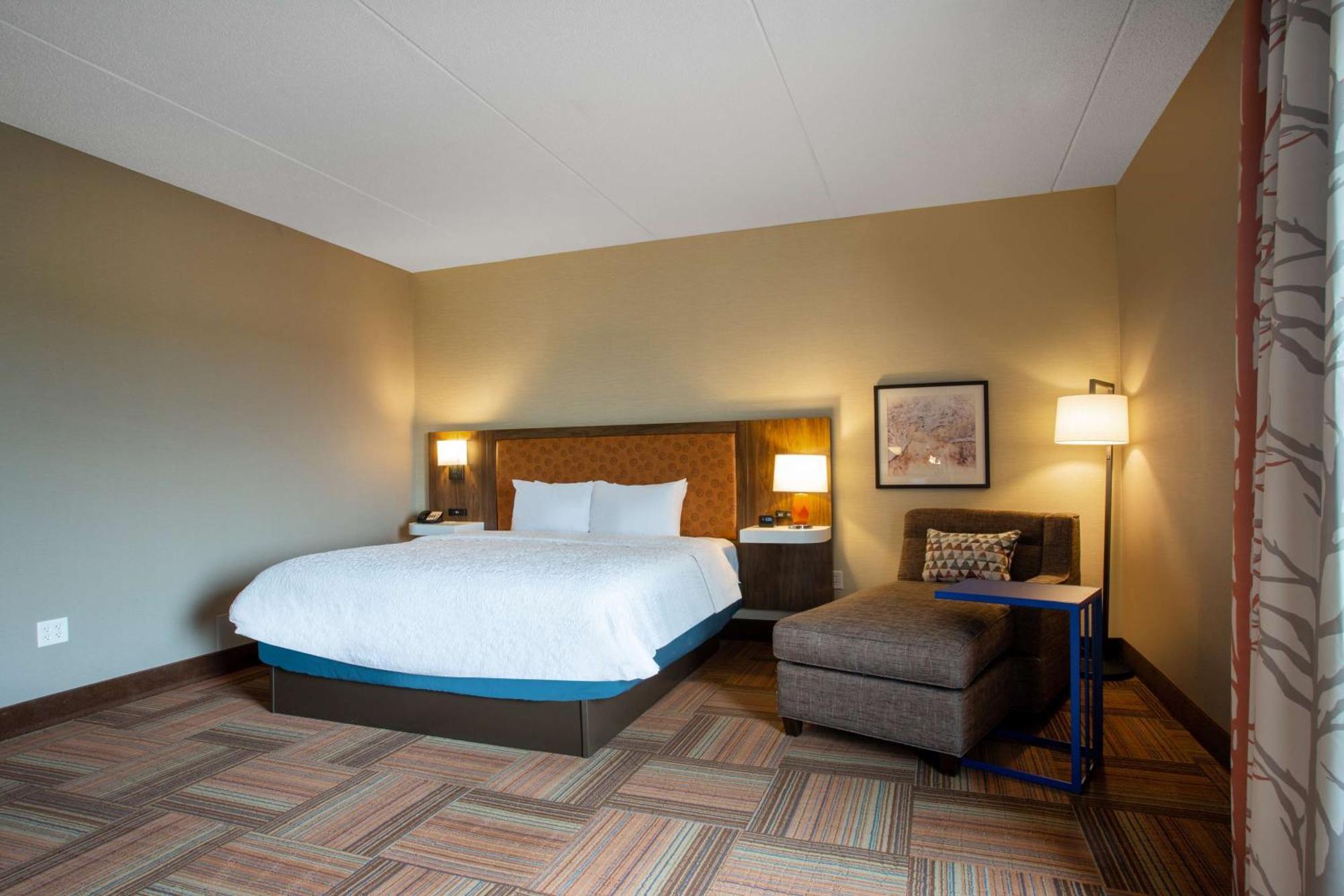 Hampton Inn Watertown Exteriör bild