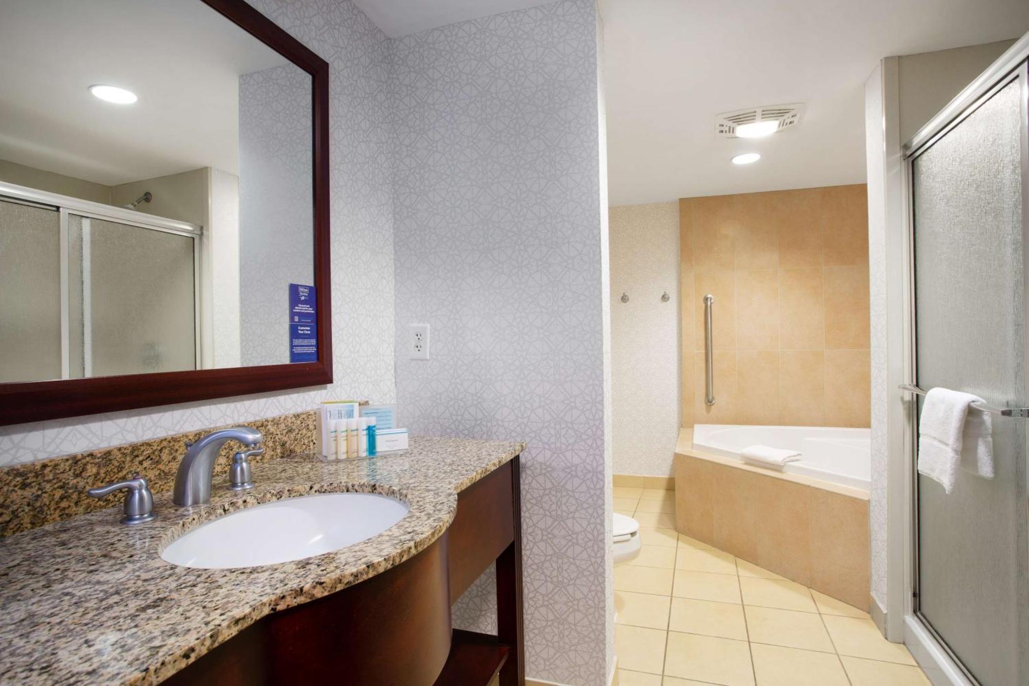Hampton Inn Watertown Exteriör bild