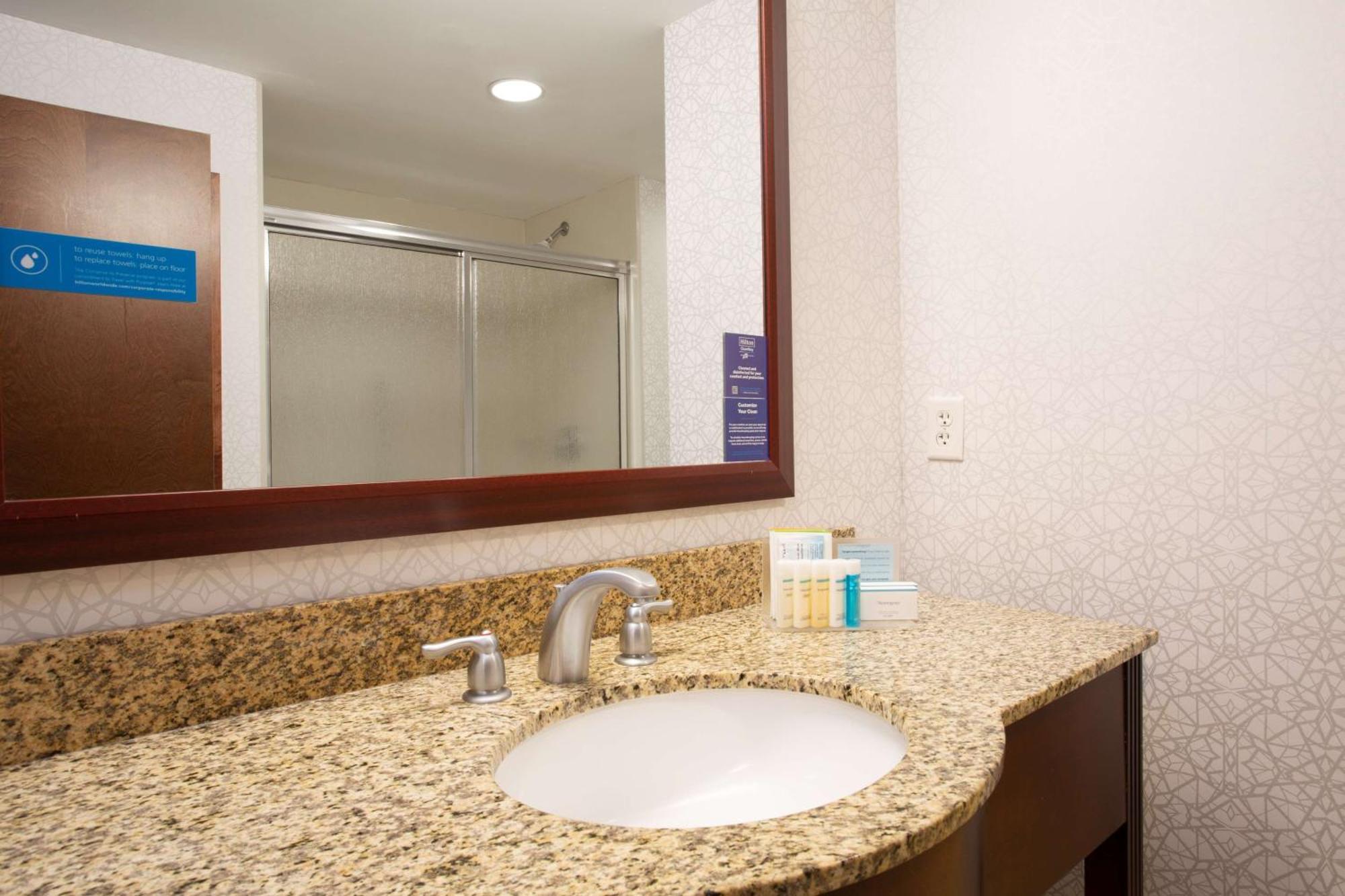 Hampton Inn Watertown Exteriör bild