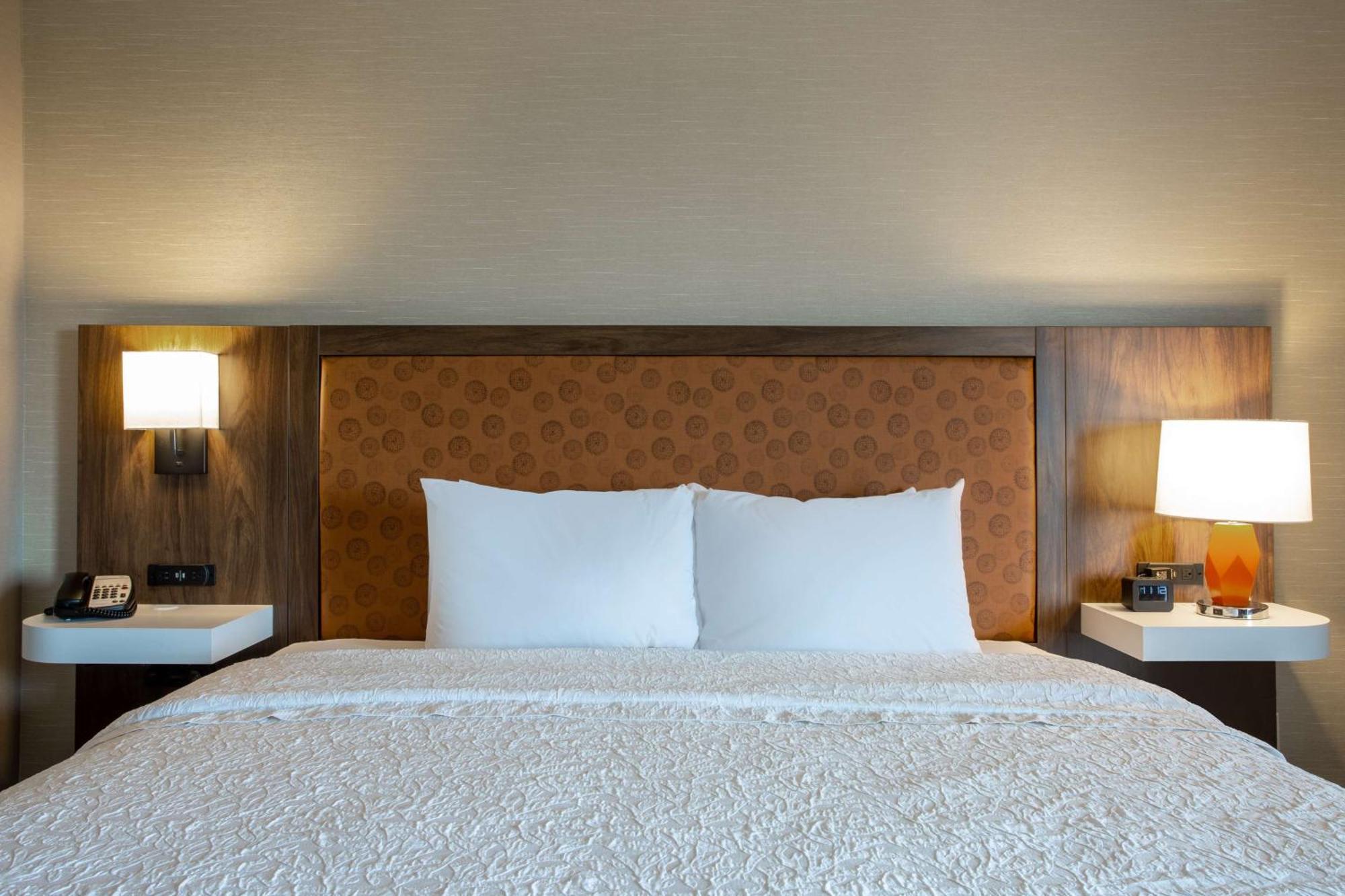 Hampton Inn Watertown Exteriör bild