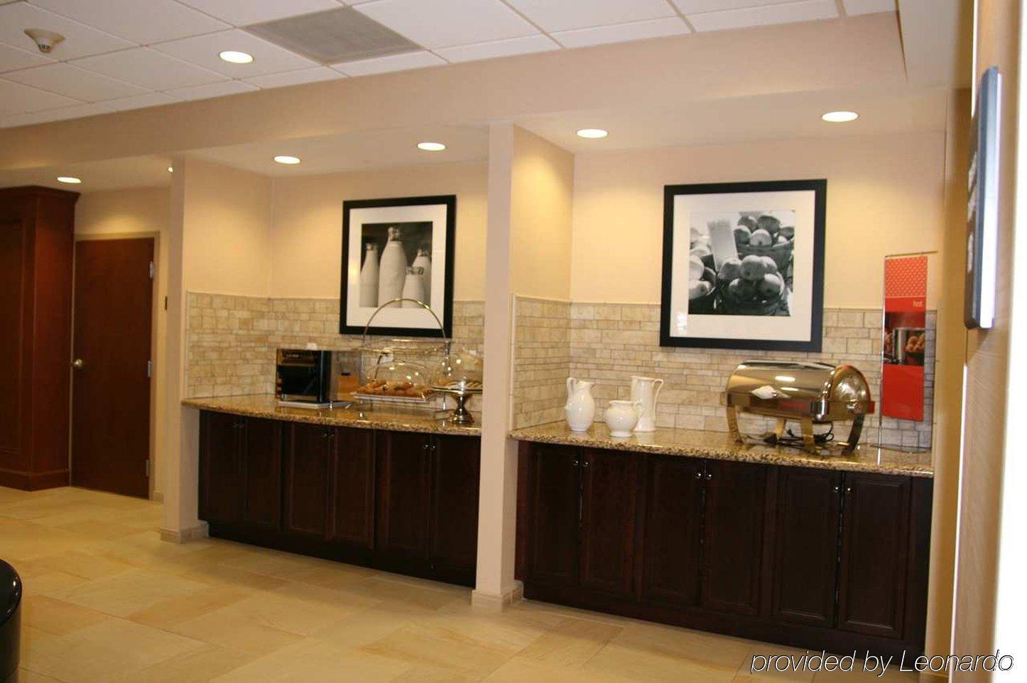 Hampton Inn Watertown Inreriör bild