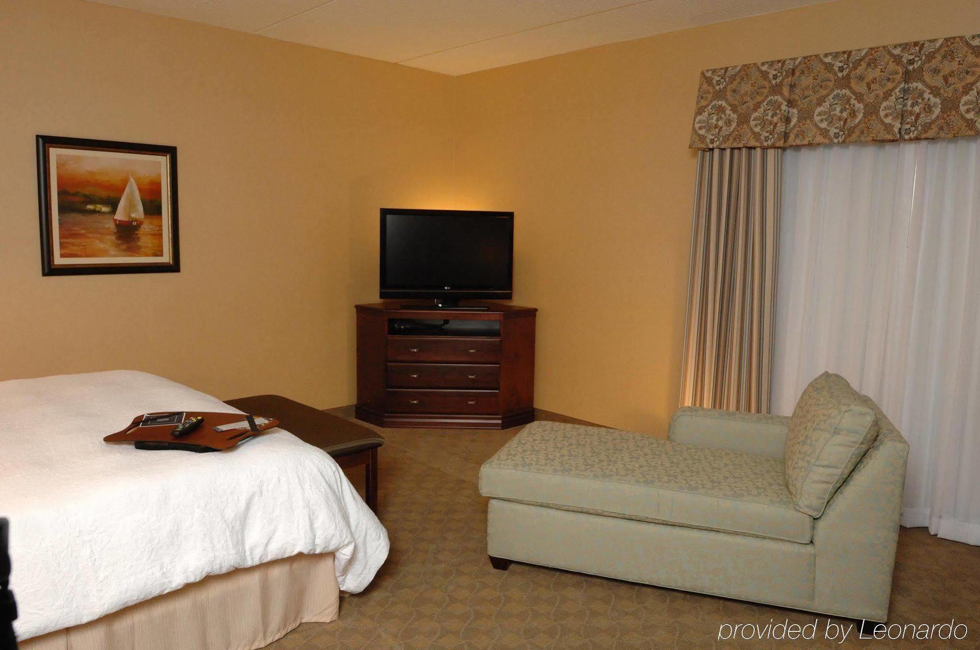 Hampton Inn Watertown Exteriör bild