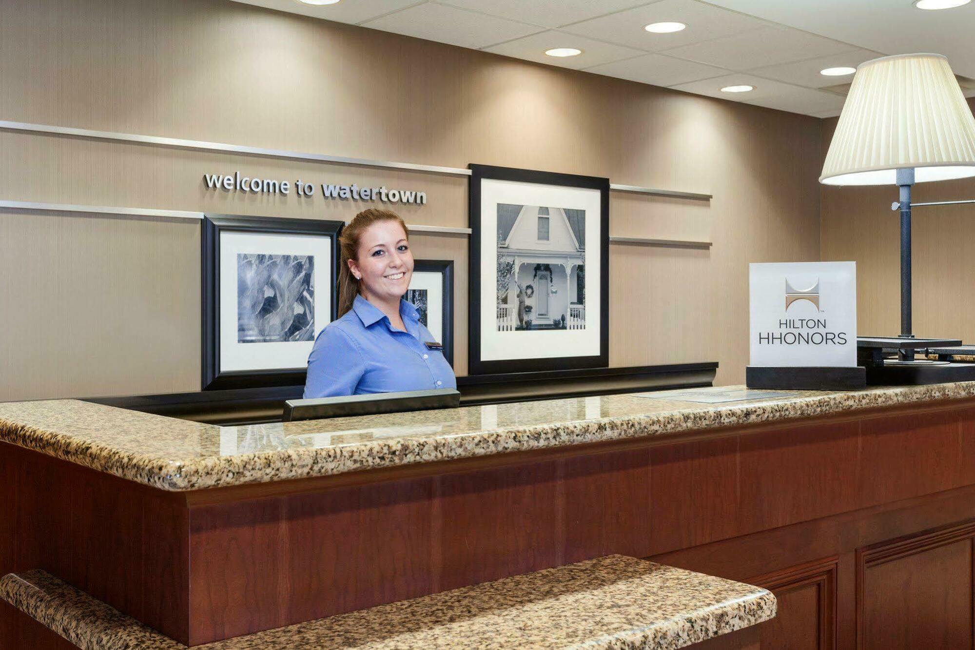 Hampton Inn Watertown Exteriör bild