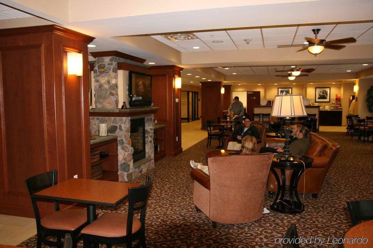 Hampton Inn Watertown Exteriör bild